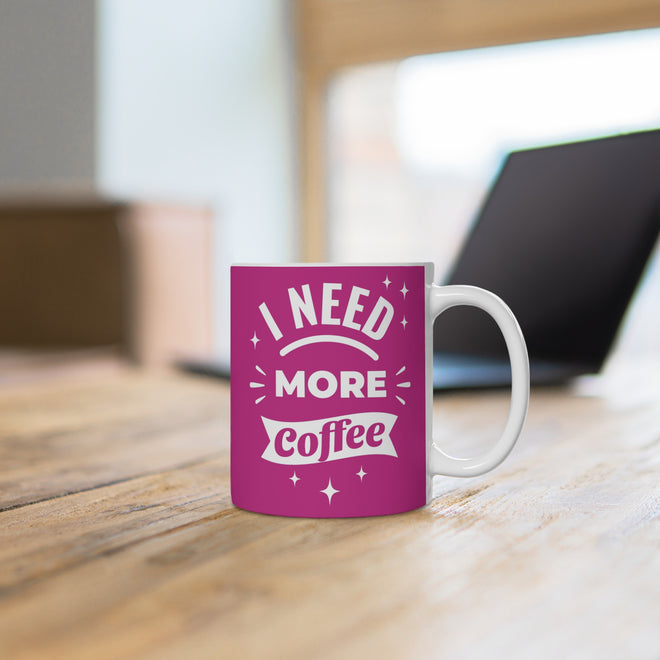 Lustige Spruchtasse – 'I Need More Coffee' Pink