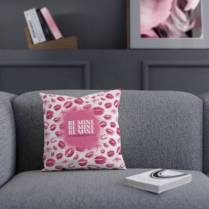 Kuschelkissen „Be Mine“ – Romantisches Design mit Kussmund-Print